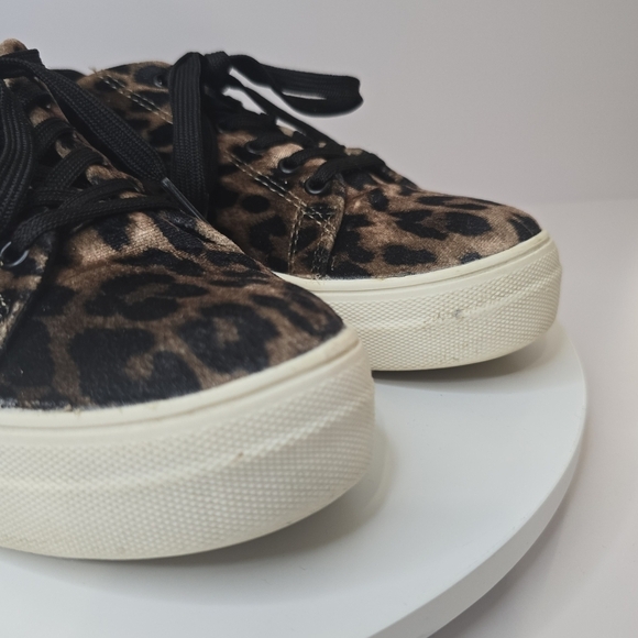 ⭐️40% Off⭐️ Madden Girl Addie Leopard Velvet with Embroidered Rose Sneakers - Picture 9 of 12